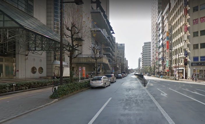 「劇場通り」を直進し、東京芸術劇場を過ぎた「西池袋一丁目信号」を左折